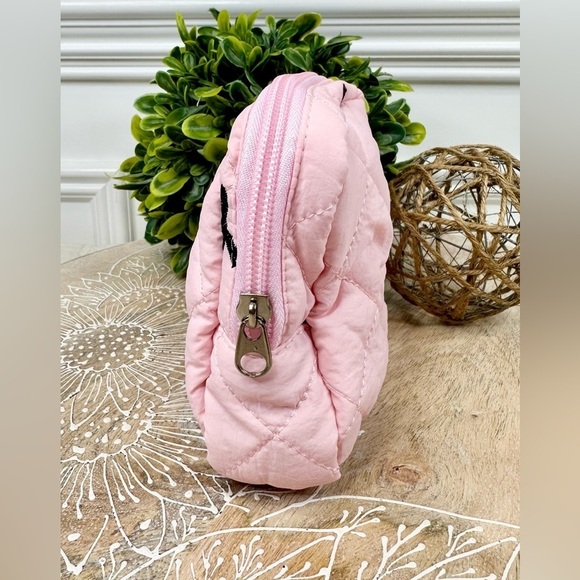 Cute Quilted Cosmetic Bag, Toiletry Bag with Bows - Picture 2 of 9